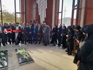 غبارروبی مزارشهیدگمنام دانشگاه علوم پزشکی استان