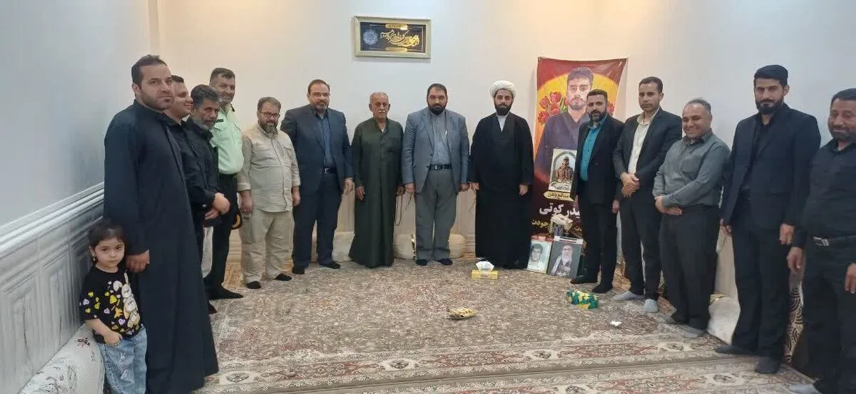 تجلیل از خانواده‌های شهدای رمضان در هویزه/ تأکید بر ترویج فرهنگ ایثار در دومین سالگرد شهدای خدمت