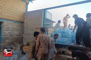 ارسال 600بسته آب معدنی به استان هرمزگان جهت کمک به رزمندگان اسلام