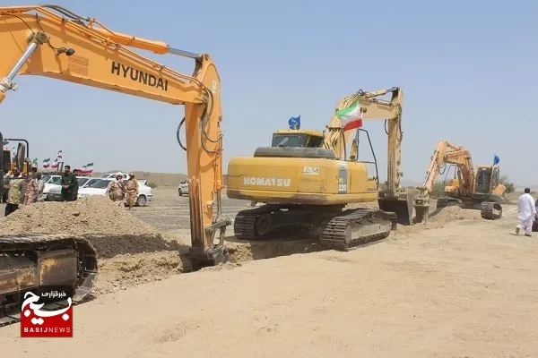 افتتاح خط انتقال ۱۰۰۰ کیلومتری آب به ۱۶۲ روستا/ کلنگ زنی انتقال آب به ۲۹۲ روستای استان