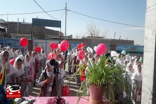 زنگ نیکوکاری در مدرسه سمیه شهر دمق نواخته شد