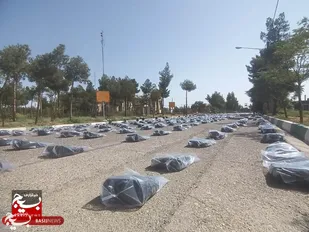 ۲۰۰۰ بسته تحصیلی بین دانش آموزان ساوجی توزیع شد