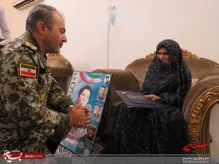 دیدار فرماندهان پدافند هوایی با ۱۶ خانواده شهید ارتش در قم +تصاویر