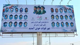 ورودی قنوات با تصاویر تازه شهدای شهر آراسته شد