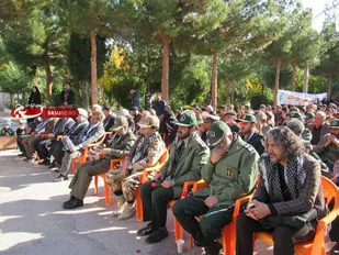 غبارروبی گلزار شهدای شاهرود با حضور مسئولین شهرستان