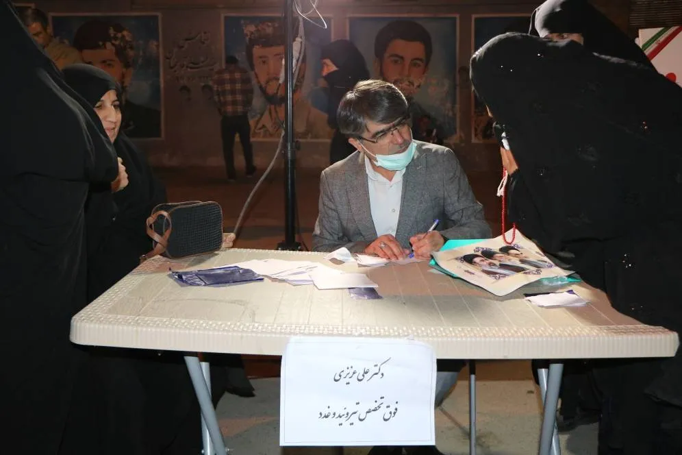 برپایی میز خدمت بسیج جامعه پزشکی استان در اجتماع شبانه یاسوج 