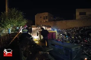 مهار آتش سوزی گاراژ بزرگ ضایعات در بلوار بدیع الزمان همدان