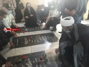 غبار روبی و عطر افشانی گلزار شهدای شهرستان قدس