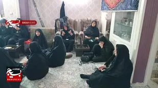 مراسم عزاداری دهه اول ماه صفر در منزل مادر شهید اکبری برگزار شد
