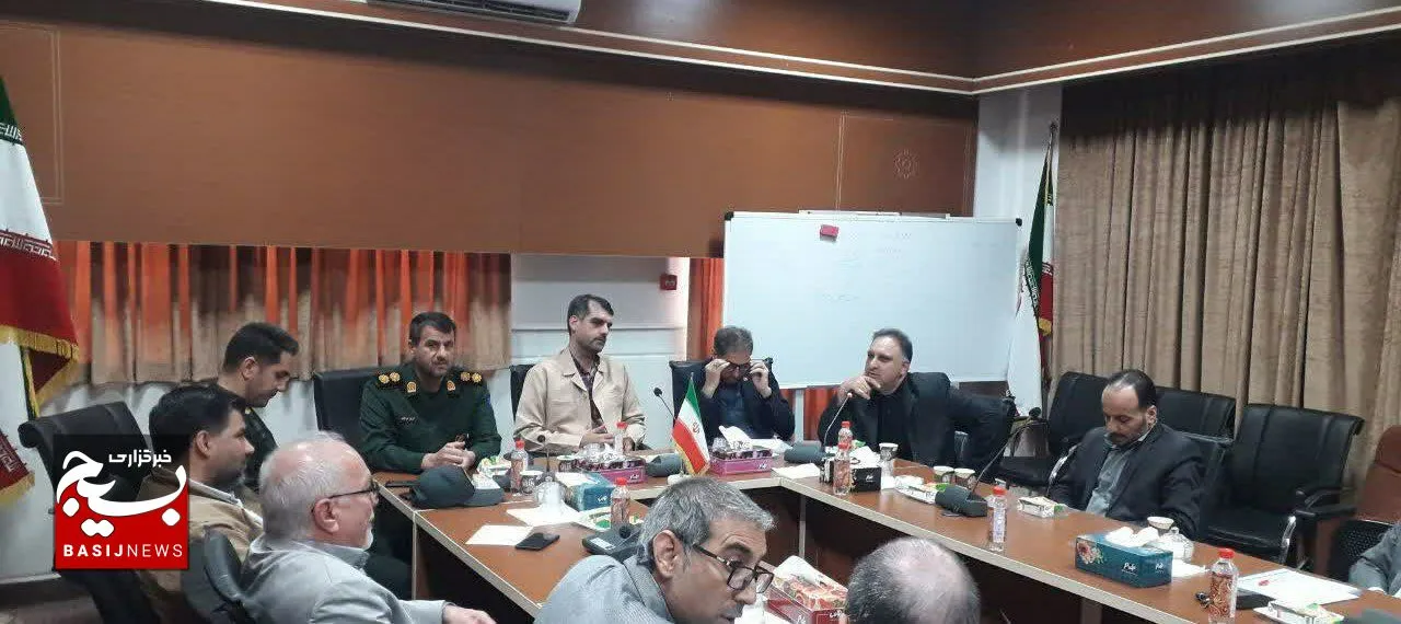 جمعی از مسئولان در راستای رفع موانع تولید از چند کارخانه قم بازدید کردند+ تصاویر