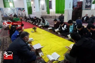 برگزاری محفل انس با قرآن کریم در پایگاه بسیج روستای امامزاده پیرنهان فامنین