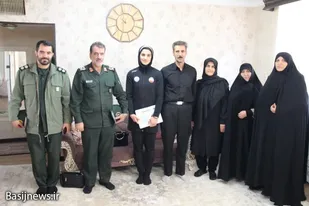 دیدار مسئولین سپاه با بانوی مدال آور همدانی