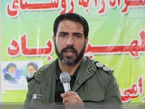 گرامیداشت سالگرد پبروزی انقلاب اسلامی/گلباران قبور شهدا و دیدار با خانواده شهید و خانواده محرومین/افتتاح یک دستگاه واحد مسکونی در روستای ظهیر آباد شهرستان شازند