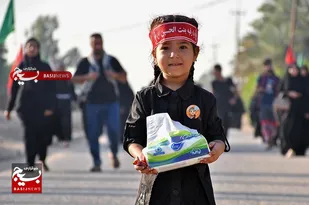 پذیرایی کودکان عراقی از زائران اربعین حسینی به روایت تصویر