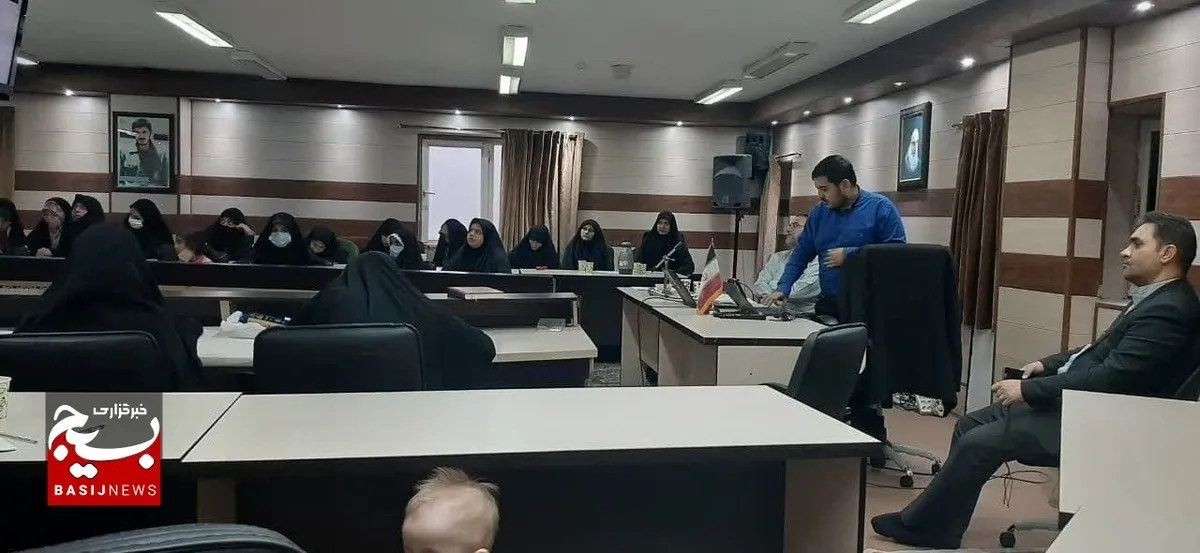 دوره مربیگری سازه‌های ماکارونی ویژه خواهران بسیجی قم برگزار شد