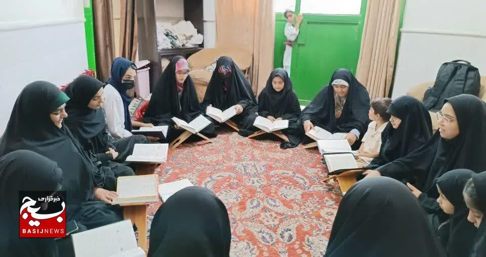 جز خوانی قرآن کریم توسط نوجوانان صالحین 