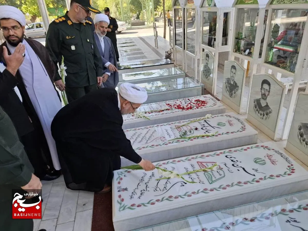 غبارروبی گلزار شهدا و دیدار با امام جمعه شهرستان بروجرد