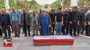 تشییع پیکر پدر شهید معدنی در امامزاده محمد (ع) کرج به روایت تصویر