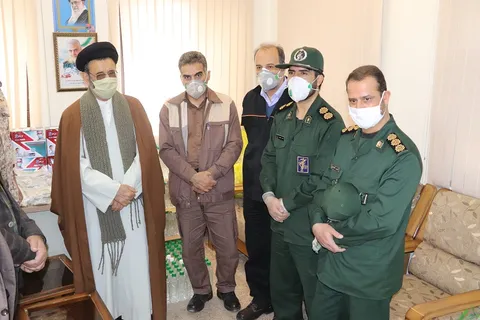 اقدام جهادی پایگاه بسیج تریلی داران استان مرکزی درتهیه مواد ضدعفونی کننده و بسته های بهداشتی جهت توزیع بین صنف رانندگان