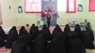 آگاه سازی خانواده ها آسیب های فضای مجازی را کاهش می دهد