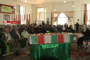 پیکر شهید گمنام دفاع مقدس در آرامگاه ابدی روستای فتح اباد زرند &zwnj;آرام گرفت