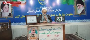 امامین انقلاب پرچمدار ایثارگری در هدایت امت اسلامی هستند / اخلاص شهید سلیمانی او را در قلب مستضعفین عالم جای داد