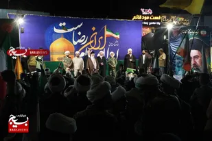 اجتماع شبانه مردم در میدان تقی&zwnj;آباد مشهد با حضور آیت&zwnj;الله علم&zwnj;الهدی