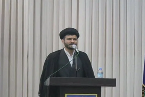 زنده بودن شهدا در این عالم به معنای موثر بودن آنها است