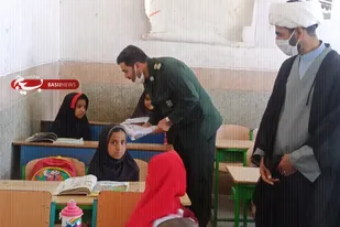 توزیع بسته های لوازم التحریر در بین دانش آموزان مهرستانی
