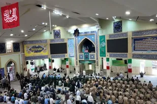 حضور گسترده نیروهای مسلح همدان در نماز جمعه به مناسبت هفته دفاع مقدس
