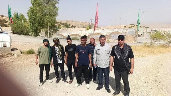 بسیجیان کاروان راهیان نور شهرستان کردکوی در دومین روز از اردوی راهیان نور غرب کشور، از یادمان شهدای بازی&zwnj;دراز بازدید کردند.