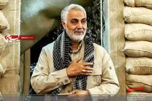 سردار میان کوچه های شهر قدم می زند