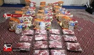 اهدای ۲۸۰ بسته معیشتی، میوه و گوشت ویژه خانواده های معظم شهدا و آبرومندان محله