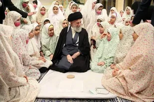 برای رهبری که پرچمدار دفاع از زنان بود