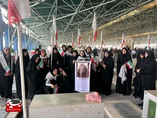 عطر و گل&zwnj;افشانی مزار شهدای والامقام در هفته دفاع مقدس
