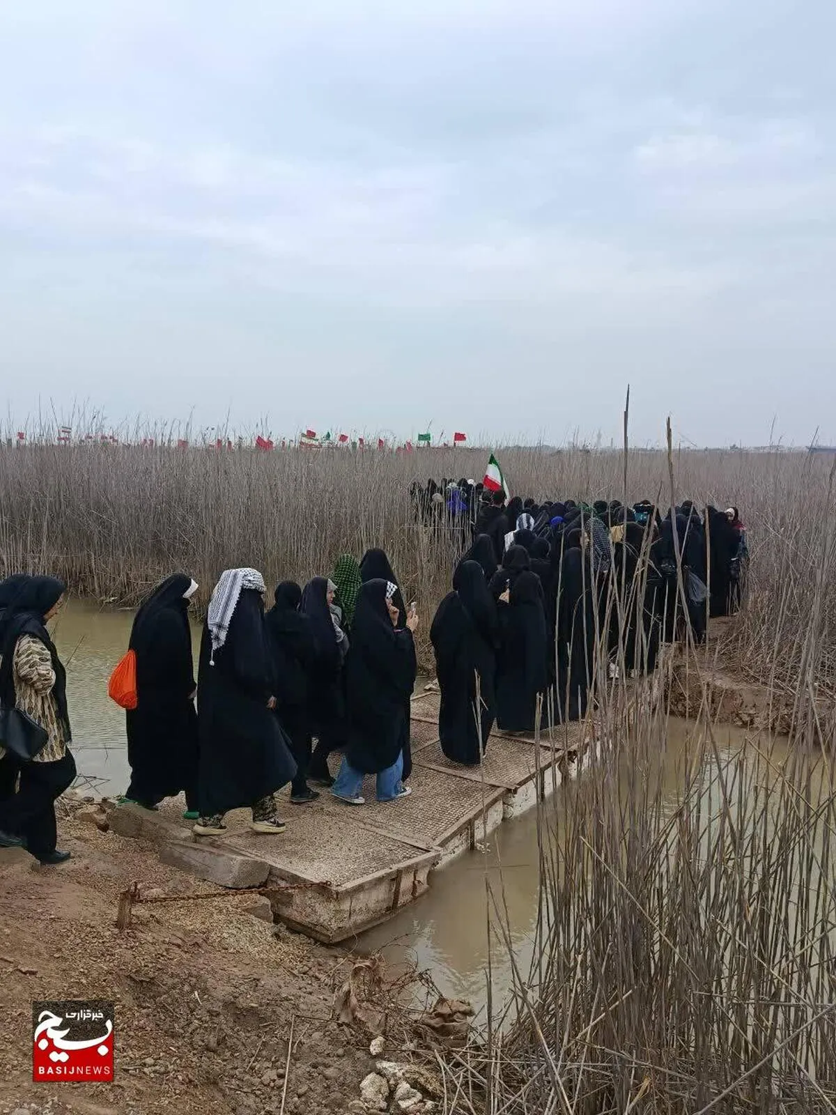 غیرت و حماسه: بسیجیان خواهر از امیدیه در قلب یادمان شهدای دفاع مقدس