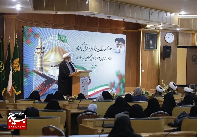 بازگشت به قرآن‌ تنها راه حل مشکلات جهان اسلام است‌