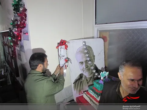 به صدا درآوردن زنگ انقلاب به مناسبت آغاز دهه فجر در شازند