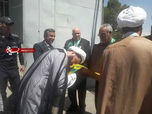 پرچم آستان قدس رضوی به زندان شاهرود رسید