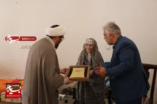 دیدار مسئول دفتر نمایندگی ولی فقیه در سپاه زنجان با خانواده معلم شهید فرید دارایی
