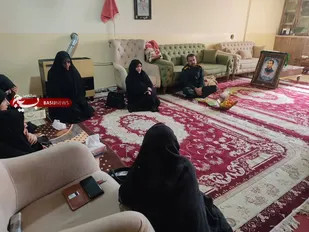 دیدار سرپرست روابط عمومی سپاه فتح و مسئول بسیج جامعه زنان استان با خانواده شهید حسینی مطلق + (تصاویر)