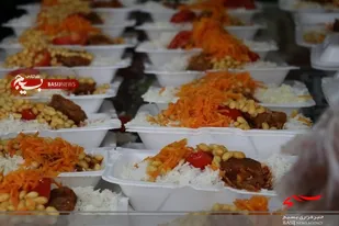 تهیه و توزیع سه هززار پرس غذای گرم در روستای قره چپق بناب