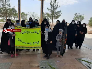 غبارروبی از گلزار شهدا همزمان با آغاز هفته دفاع مقدس