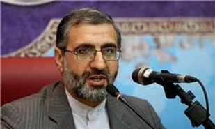 گرفتن عکس یادگاری با ضدانقلاب دهن کجی به حاکمیت است