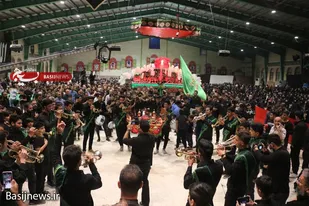 اجتماع دسته های عزاداری در حسینیه ثارالله خمینی شهر در قاب تصاویر