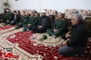 اقتدار امروز کشور ثمره خون شهداست / دیدار مسئولان سپاه کوهدشت با خانواده شهید خلبان محمد بیاتی