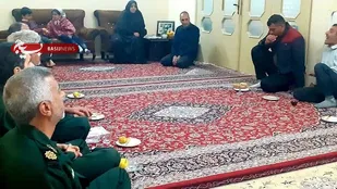 دیدارباخانواده معظم سردار شهید علی آقاطالبی توسط بسیجیان ورزمندگان گردان ۱۱۷امام حسین علیه السلام