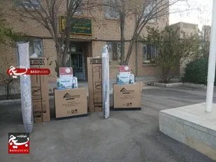 دو سری جهیزیه به زوج&zwnj;های نیازمند بخش رخ اهدا شد