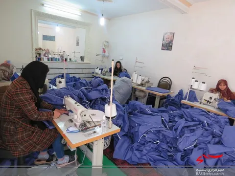 کارگاه های تولید ماسک و لباس یکبار مصرف در زرندیه