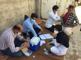 اعزام تیم پزشکی و واکسیناسیون عشایر مناطق بلوطستان و توت شهرستان ملکشاهی